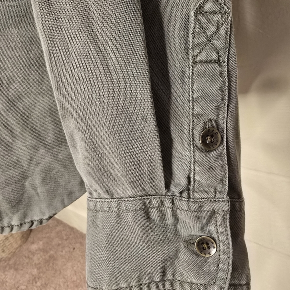 AMERICAN EAGLE Women's Oversized Button-Down Embroidered Back Olive Shirt Size S - Picture 7 of 13